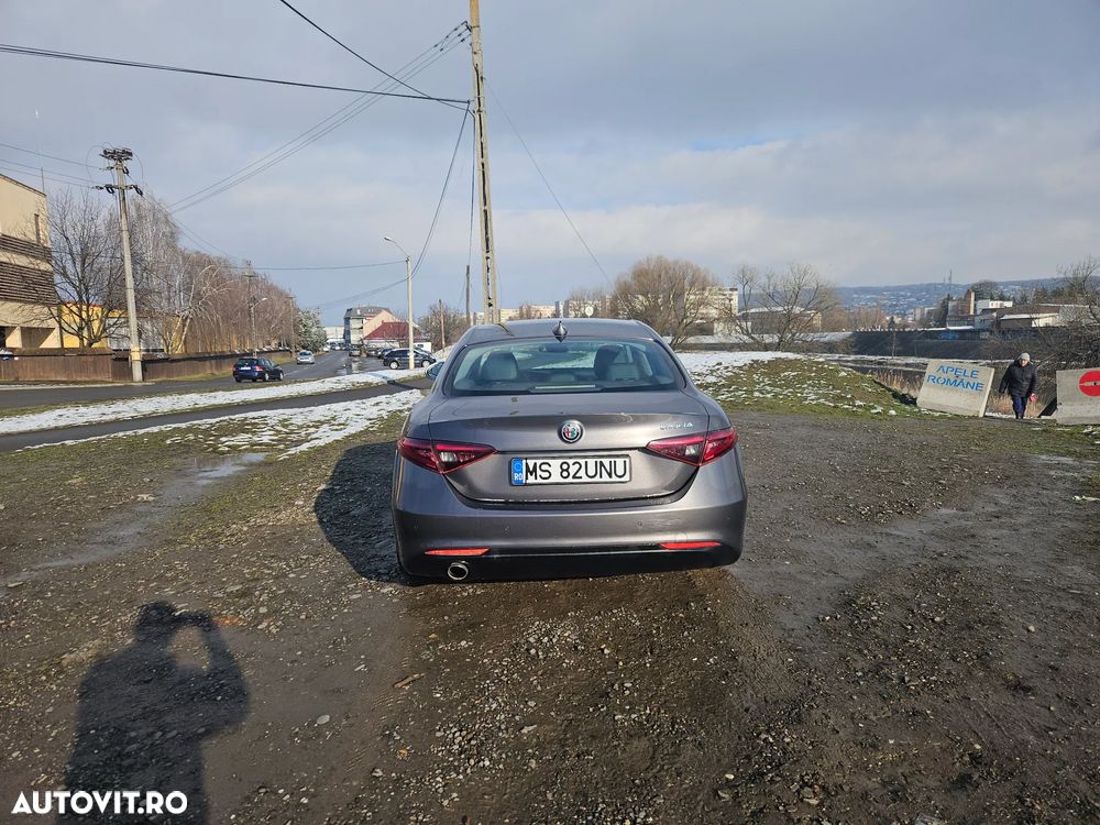 Alfa Romeo Giulia 2.2 JTDM Aut. - 3