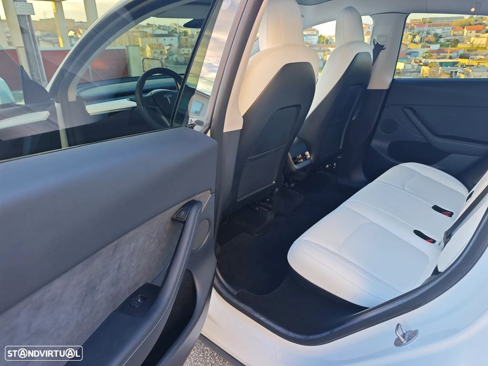 Tesla Model Y Long Range Dual Motor AWD - 22