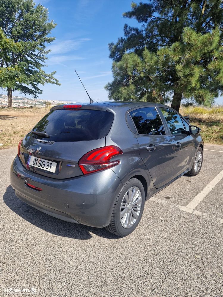 Peugeot 208 1.2 PureTech Style - 4