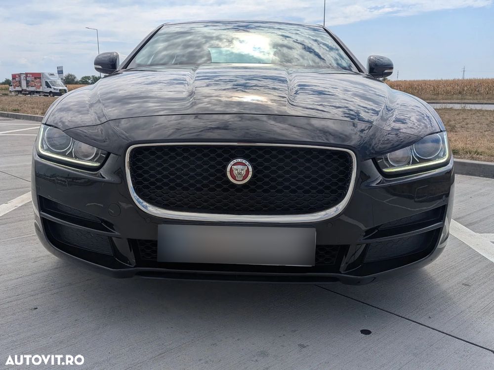 Jaguar XE 2.0 Prestige - 2