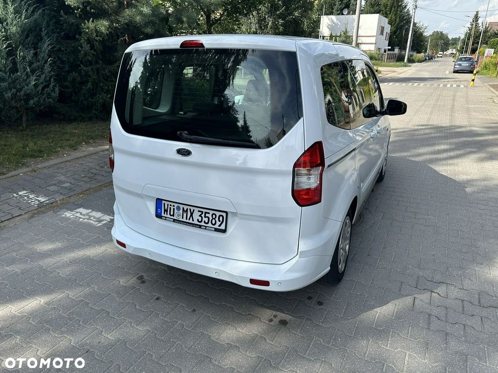 Ford Transit Courier - 9
