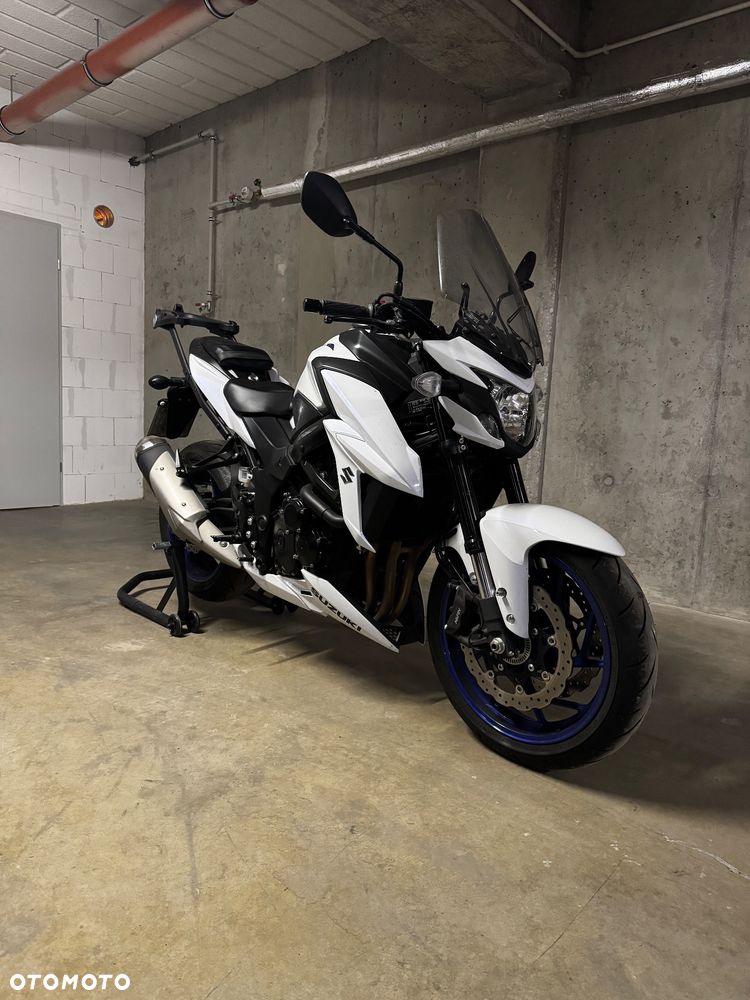 Suzuki GSX - 2