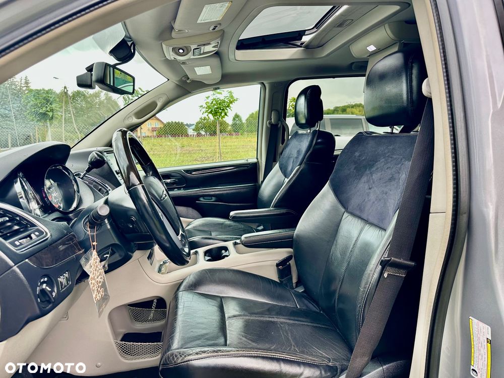 Chrysler Town & Country 3.6 Limited - 8