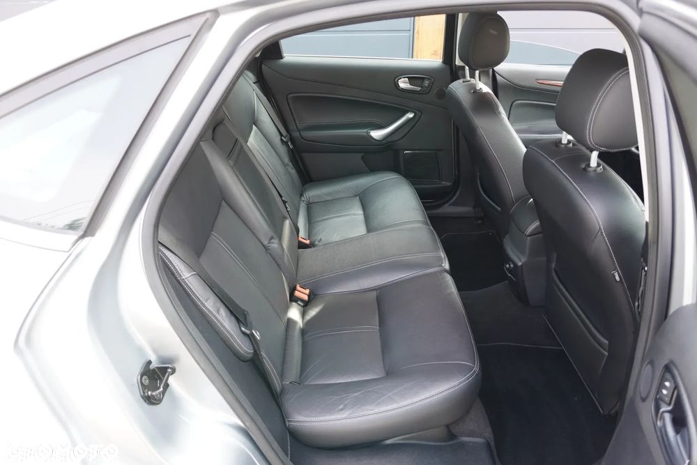 Ford Mondeo 2.0 Ghia X100 / X - 11