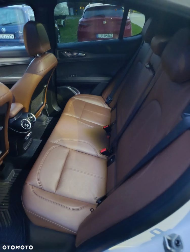 Alfa Romeo Stelvio 2.0 Turbo 16V AT8-Q4 Ti - 30