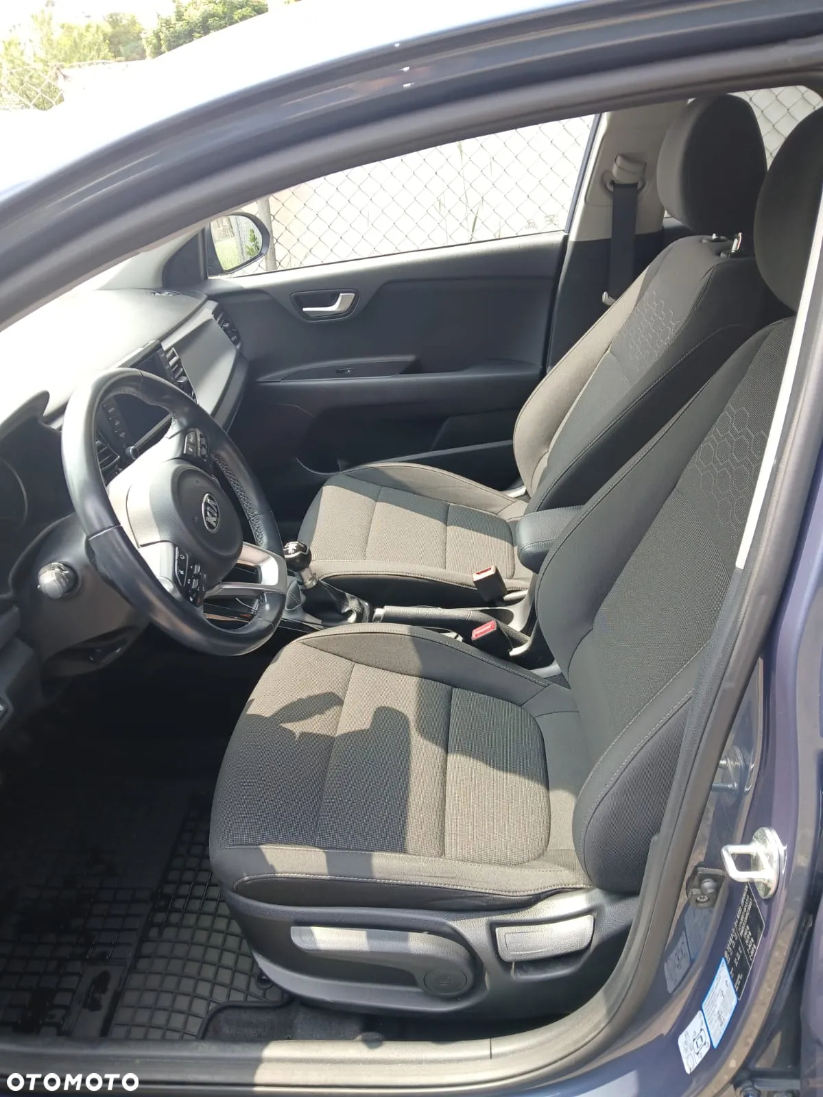Kia Rio 1.2 L - 2
