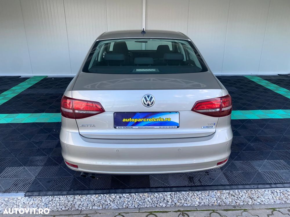 Volkswagen Jetta - 4