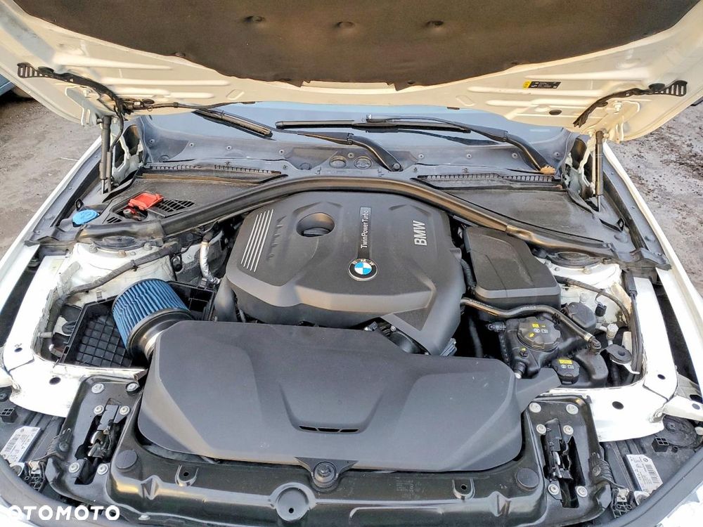 BMW Seria 3 330i xDrive M Sport - 11