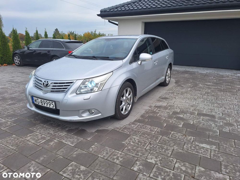 Toyota Avensis - 8