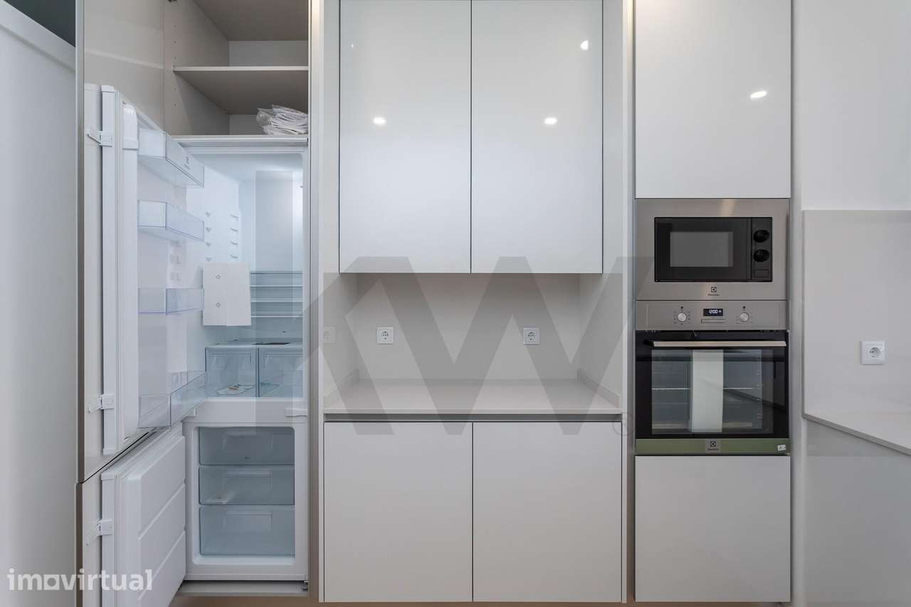 T4 Renovado com Charme e Luz Natural | Avenida João Crisóstomo | Aveni - Grande imagem: 5/59
