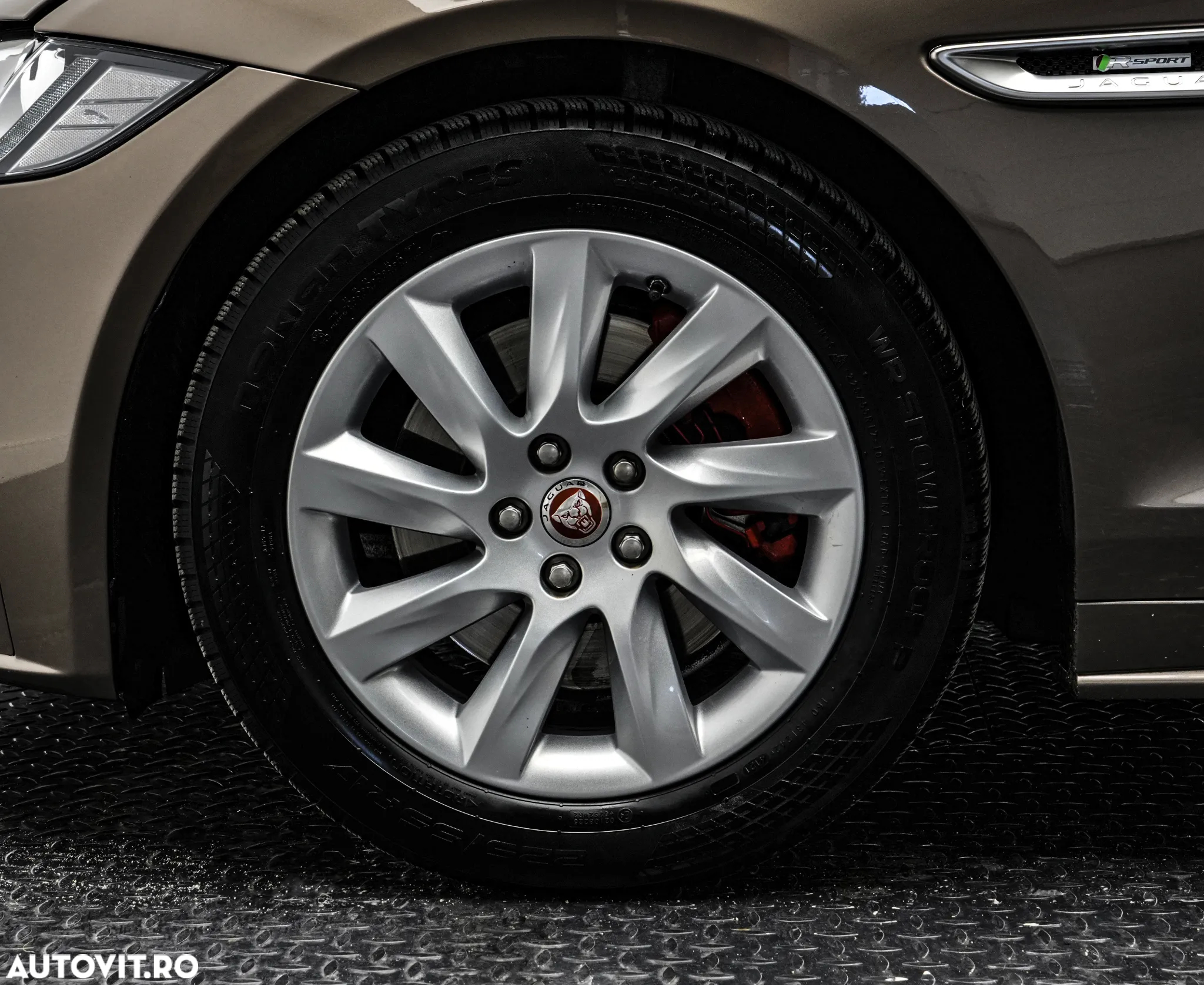 Jaguar XF 20d RWD E-Performance R-Sport - 23