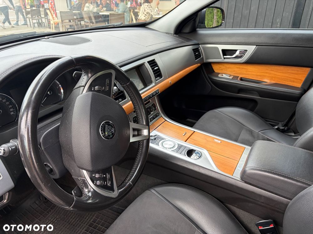 Jaguar XF 2.2 D Premium Luxury - 11