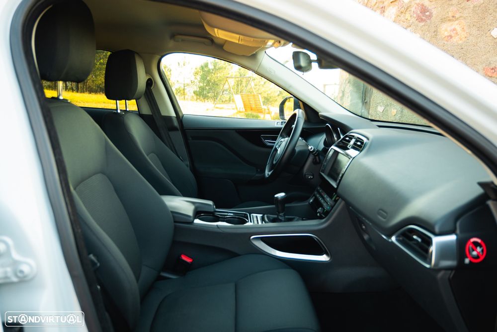 Jaguar F-Pace 2.0 i4D Pure - 51