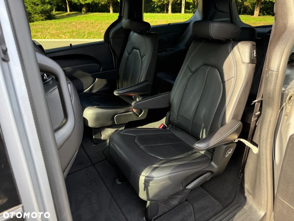 Chrysler Pacifica - 12