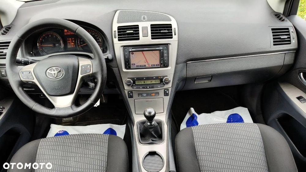 Toyota Avensis 1.8 Sol plus NAVI - 18