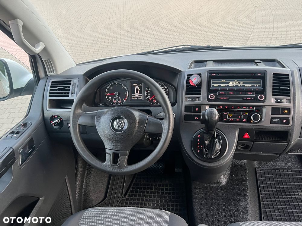 Volkswagen Caravelle - 11