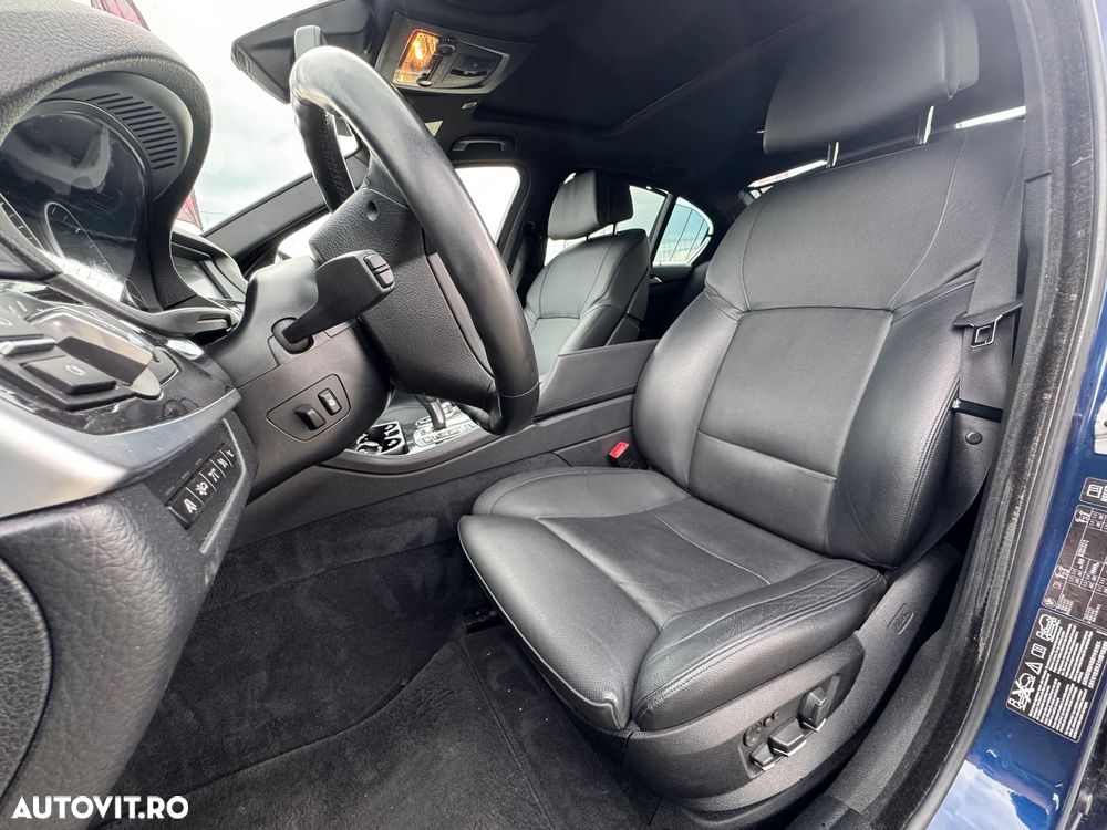 BMW Seria 5 525d xDrive AT - 38