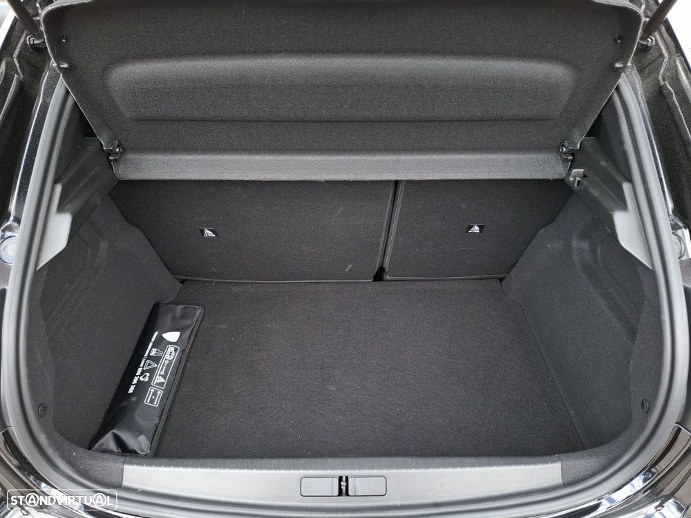Peugeot 208 1.2 Hybrid Allure e-DCS6 - 23