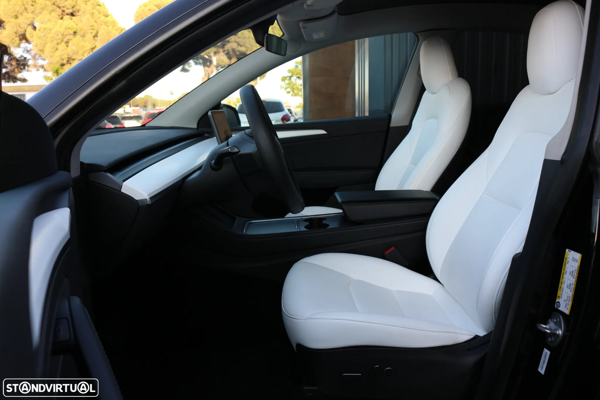 Tesla Model Y Long Range Dual Motor AWD - 10