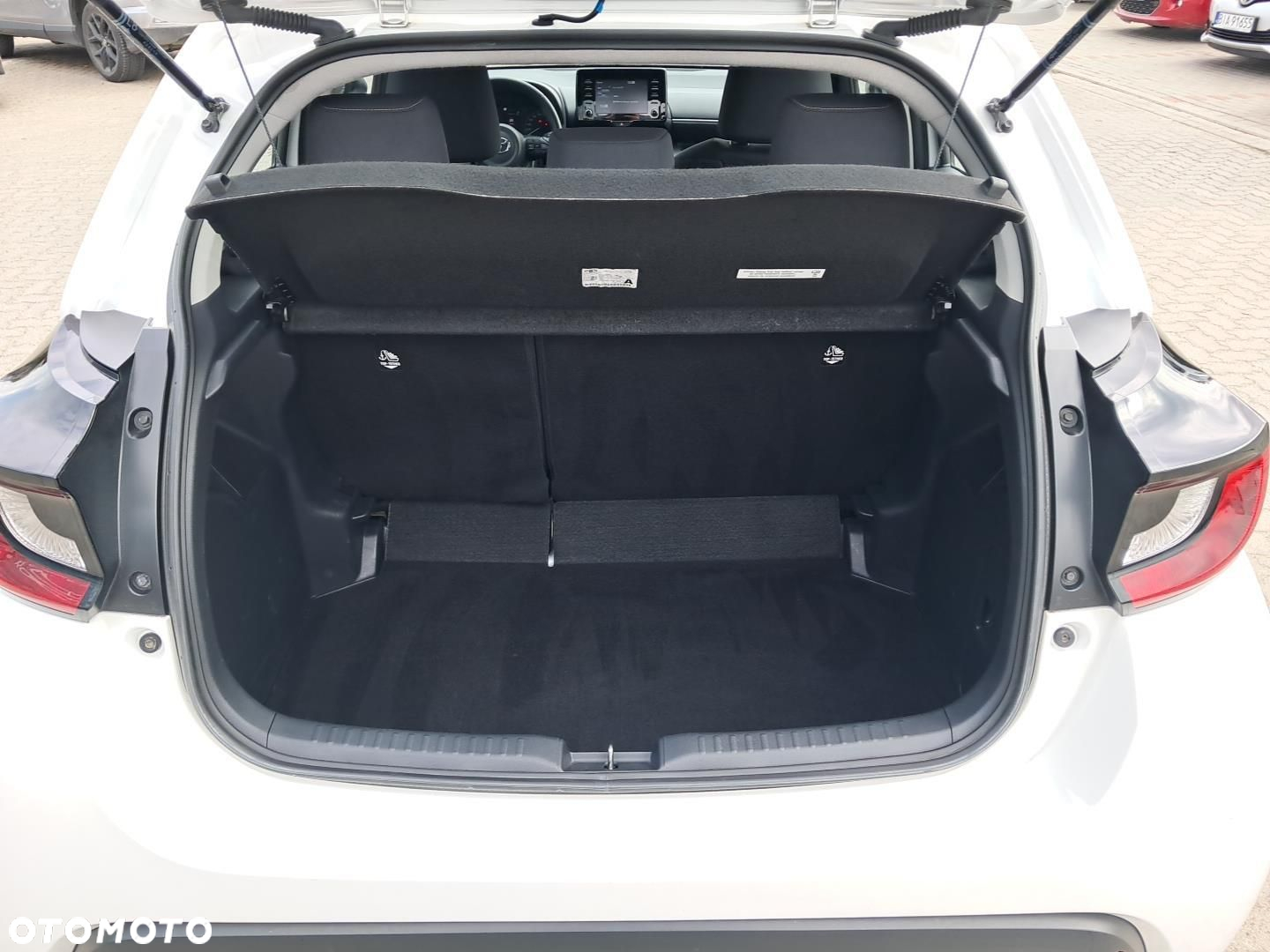 Toyota Yaris - 12