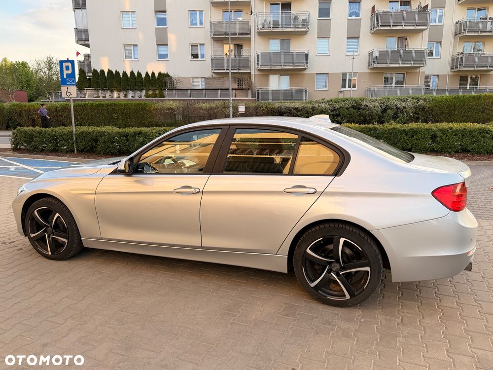 BMW Seria 3 320i Sport Line - 4