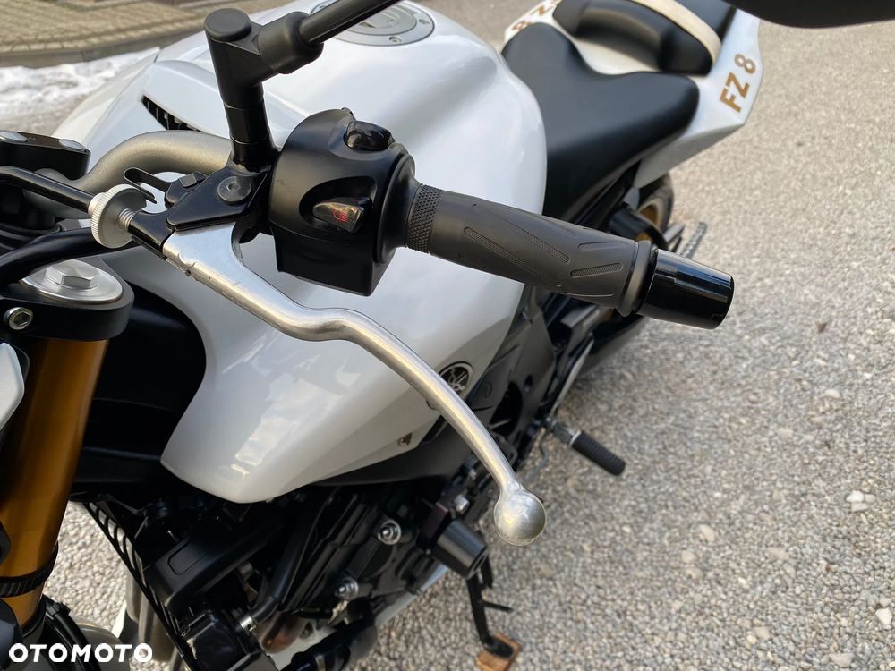 Yamaha FZ8 - 24
