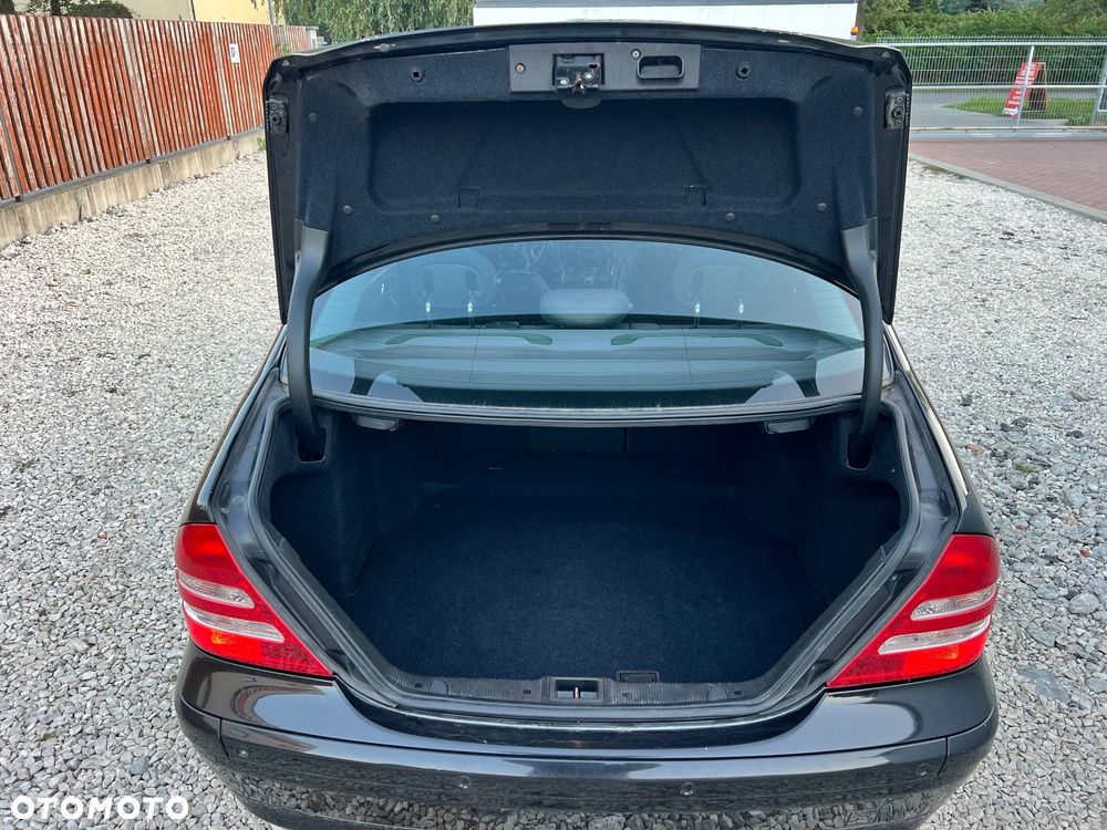 Mercedes-Benz Klasa C 180 Kompressor Classic - 16