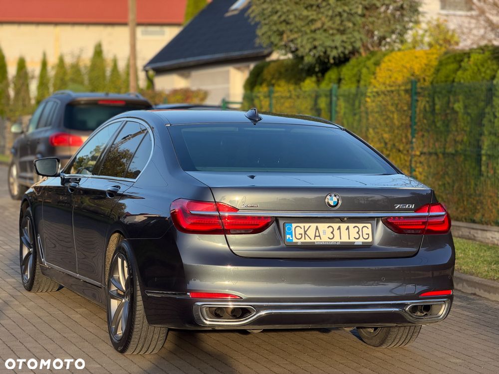 BMW Seria 7 750i xDrive - 12