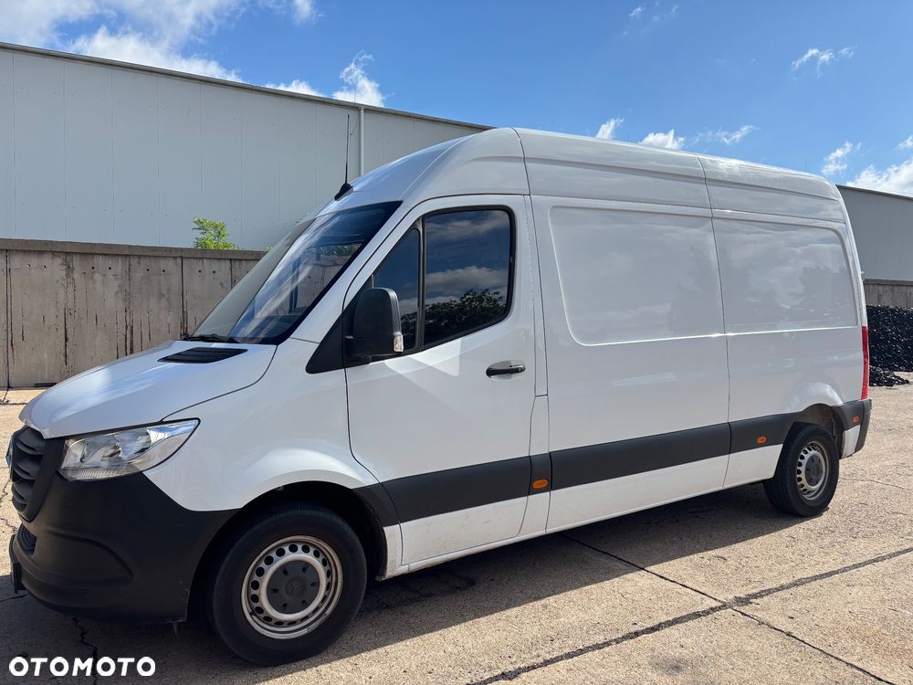 Mercedes-Benz Sprinter - 2