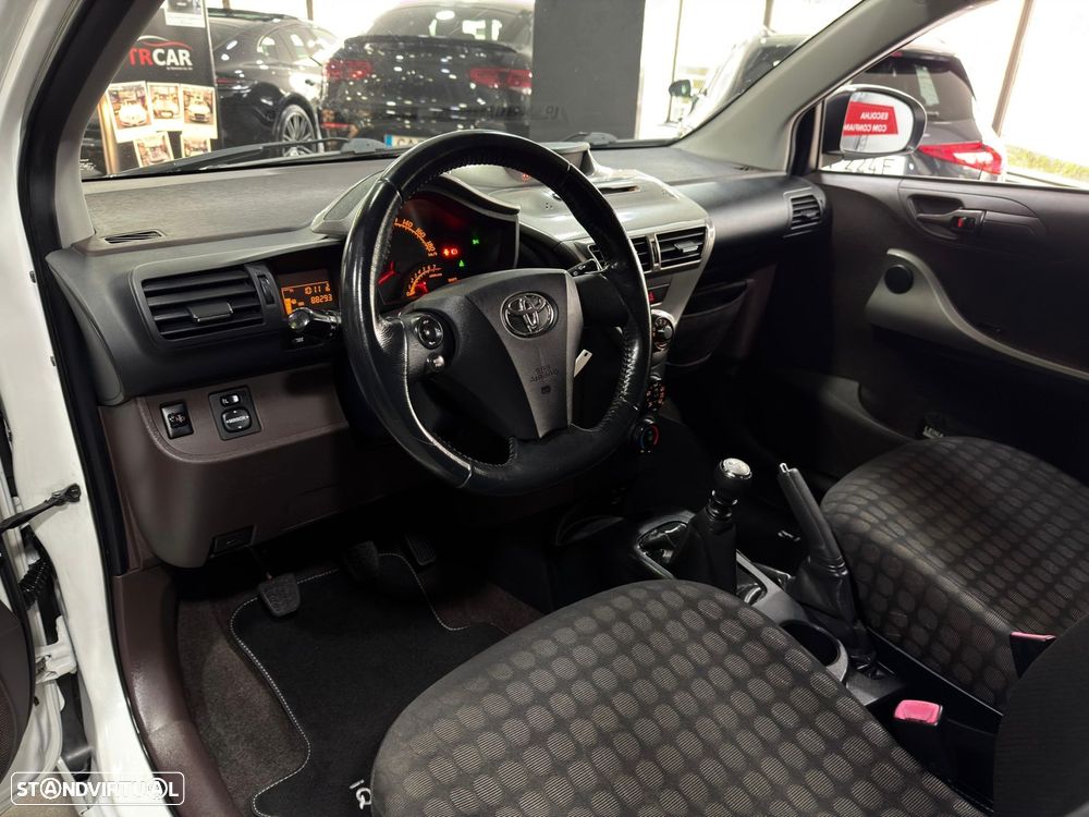 Toyota iQ 1.0 VVT-i 2 EP - 25