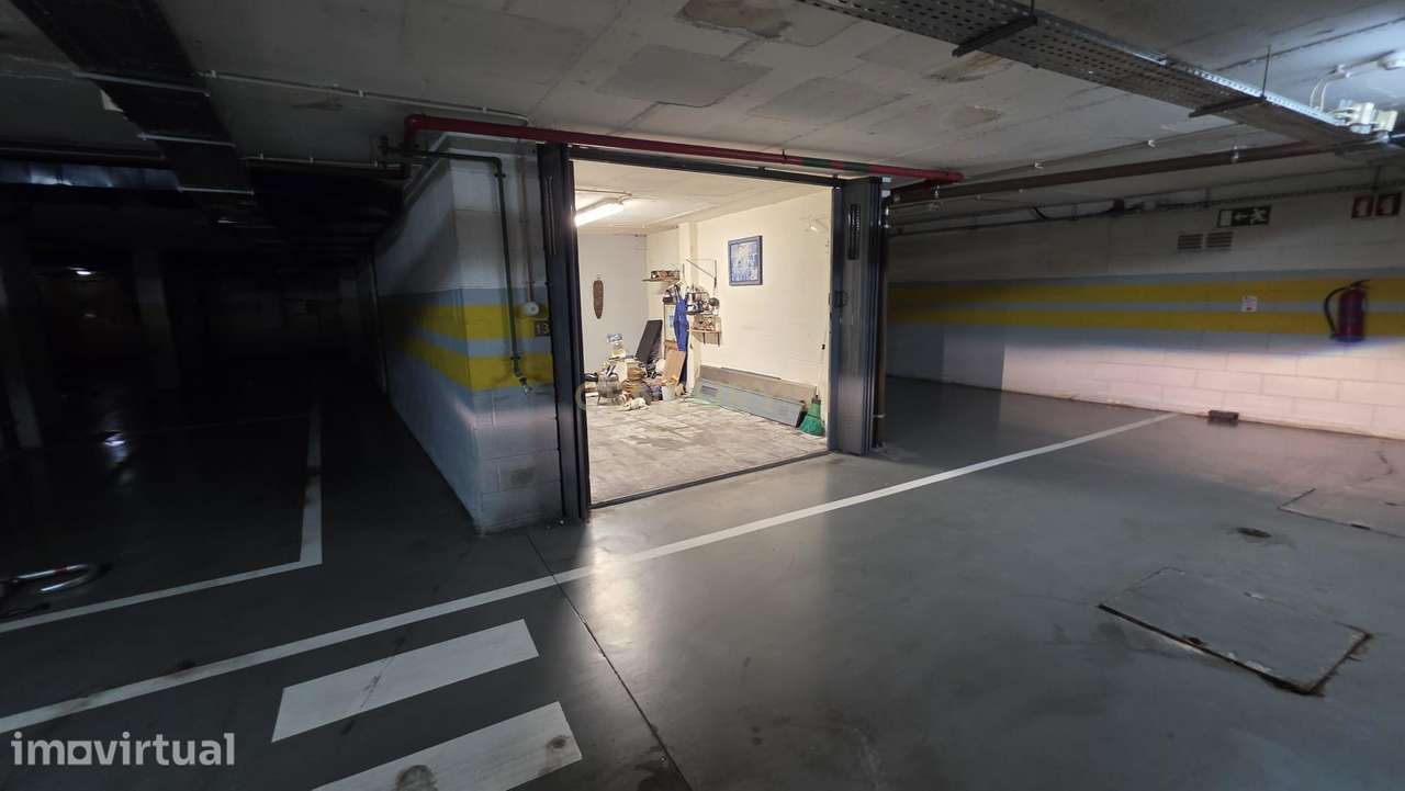 Garagem Box no Pragal do lado oposta á PSP em Almada - Grande imagem: 5/7