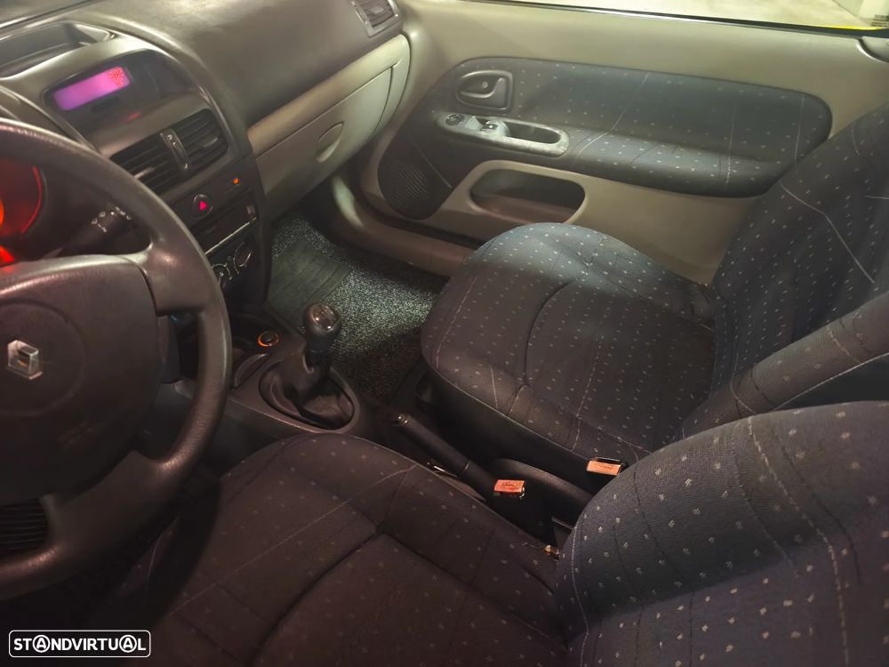 Renault Clio 1.2 16V Expression - 8