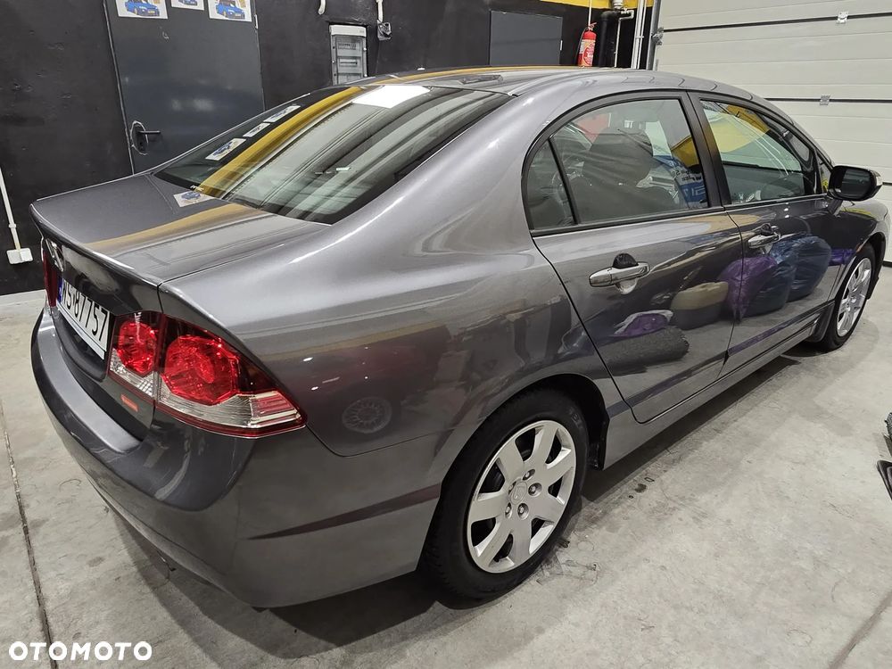 Honda Civic 1.8 Comfort - 9