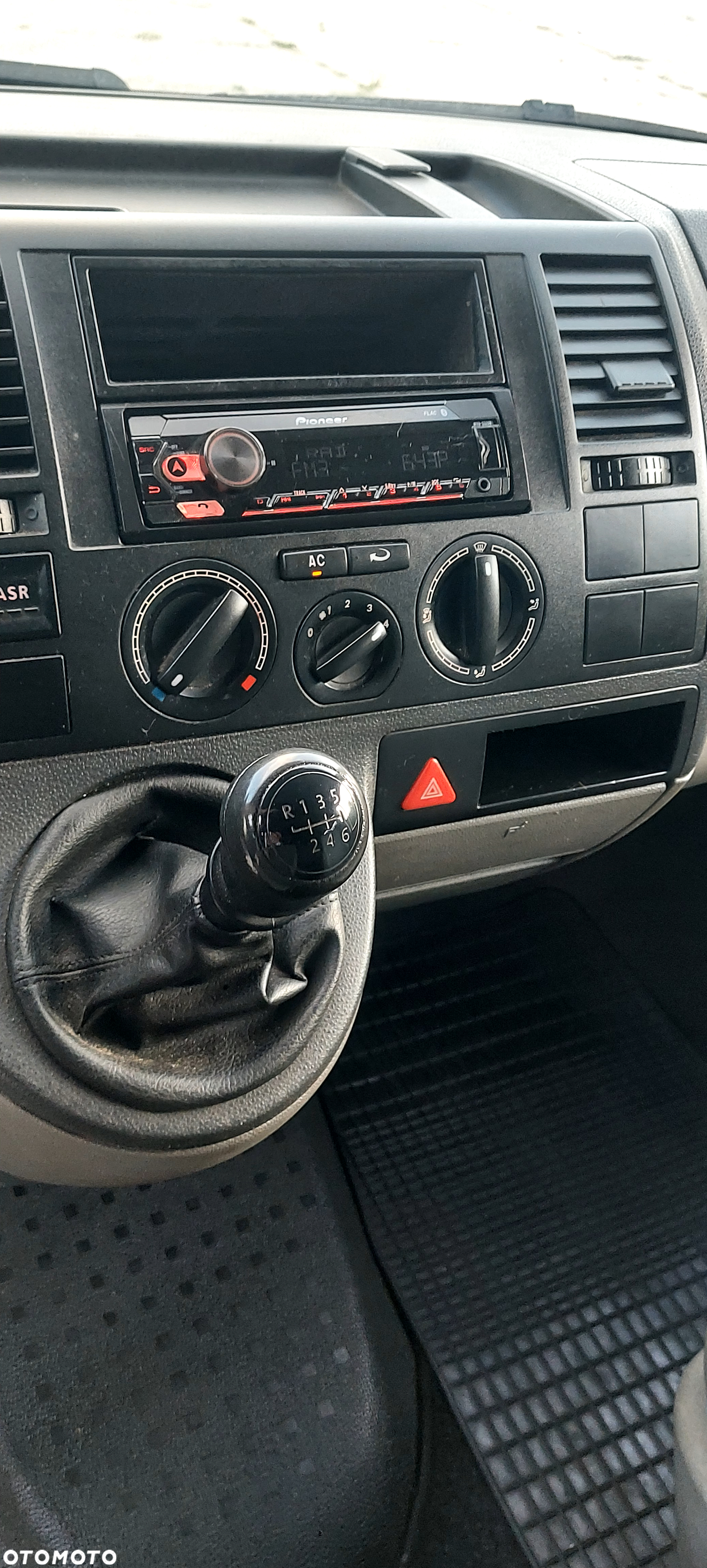 Volkswagen Transporter T5 TDI L1H1 - 19