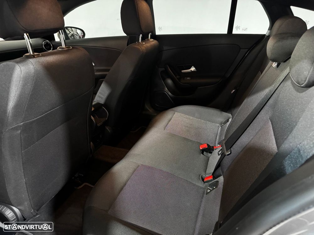 Mercedes-Benz CLA 180 d Business Solutions Frota Aut. - 16