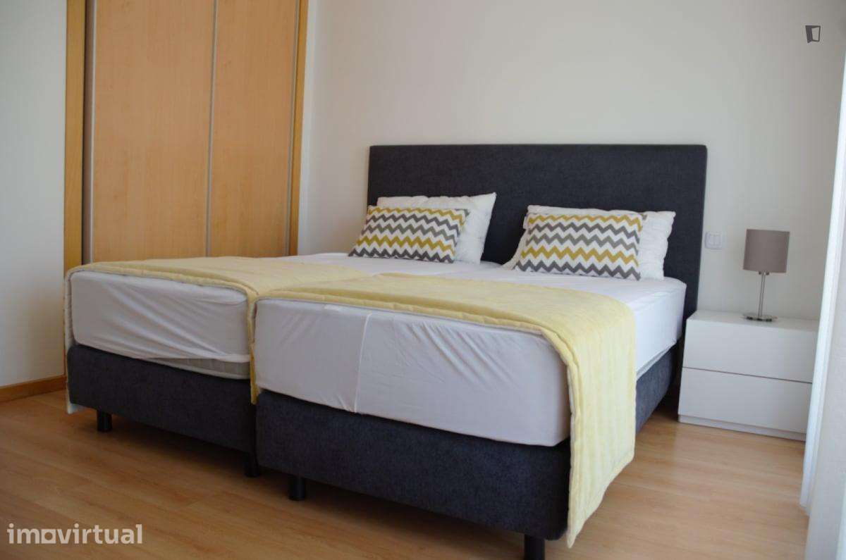 Apartamento com 2 quartos - localizado em Faro - Grande imagem: 4/23