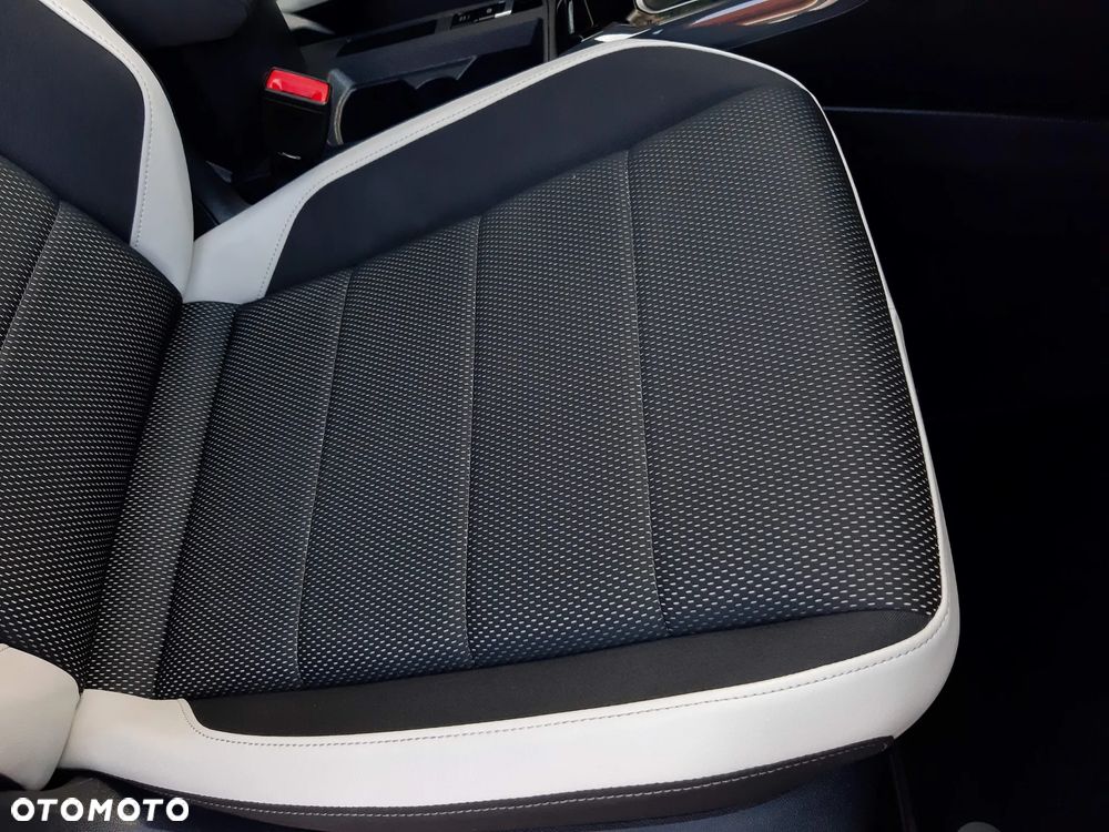 Volkswagen T-Roc - 32