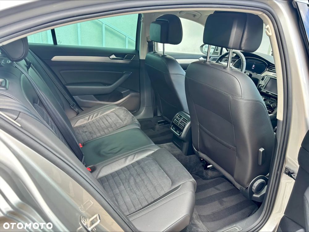 Volkswagen Passat - 11