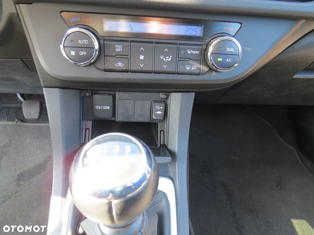 Toyota Corolla 1.6 Premium + - 28