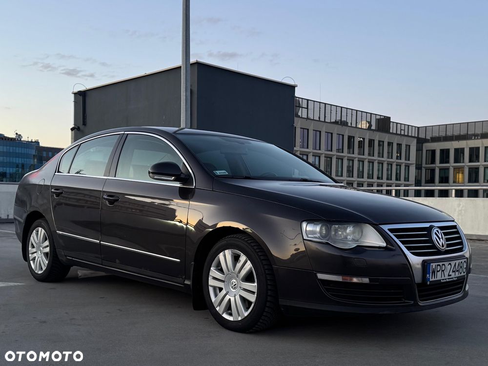 Volkswagen Passat - 1