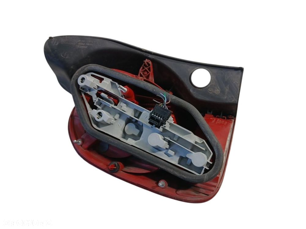 LAMPA PRAWA TYLNA TYŁ RENAULT MODUS 62457 MODUS - 4