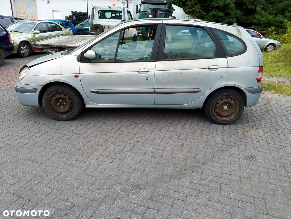 Renault Megane Scenic I FL (99-03r.) 1.9 DCI 102KM. Silnik F9Q 732 Skrzynia JC5 132 lakier MV632 – GREY BOREAL BC.Cały na części. GWARANCJA !!! Przód Tył Zestaw Komplet Drzwi Klapa Zderzak Błotnik Maska Grill Atrapa Szyba Pas Lampa Lusterko Boczki Fotel Kanapa Kokpit Deska Rozdzielcza Przełącznik Włącznik Sterownik Przewody Wiązka Instalacja Moduł Komputer Czujnik Listwa Pompa Alternator Wtryski Głowica Rozrusznik Kompresor Sprzęgło Dwumas Silnik Skrzynia ABS Klimatyzacji Paliwa Wspomagania Kolektor Turbina Przepustnica Zawór Chłodnica Koło Hak Belka Sanki Zawieszenie Mcpherson Półoś Amortyzator Wydech Tłumik Zacisk Most - 4