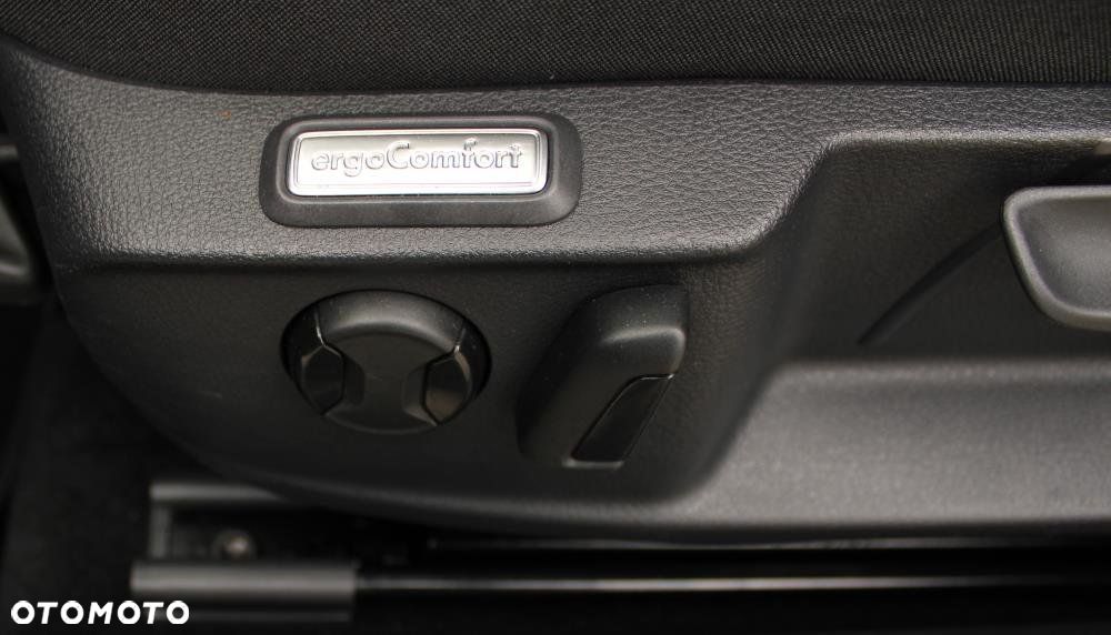 Volkswagen Passat - 26