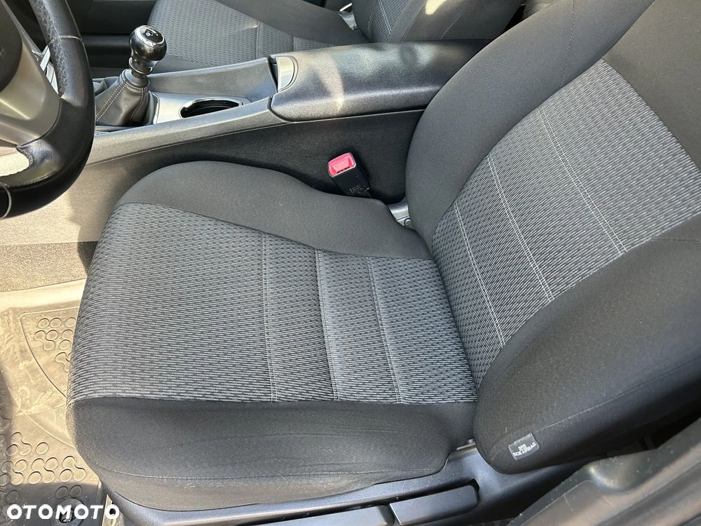 Toyota Avensis 1.8 Premium - 18