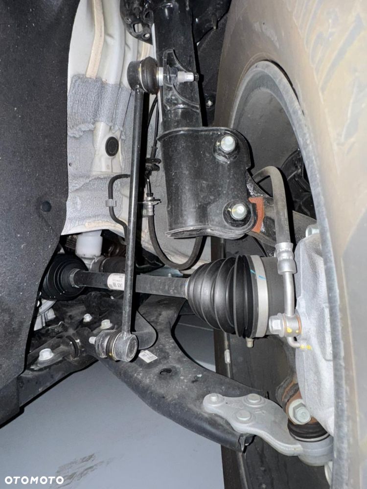 Kia Carnival - 34