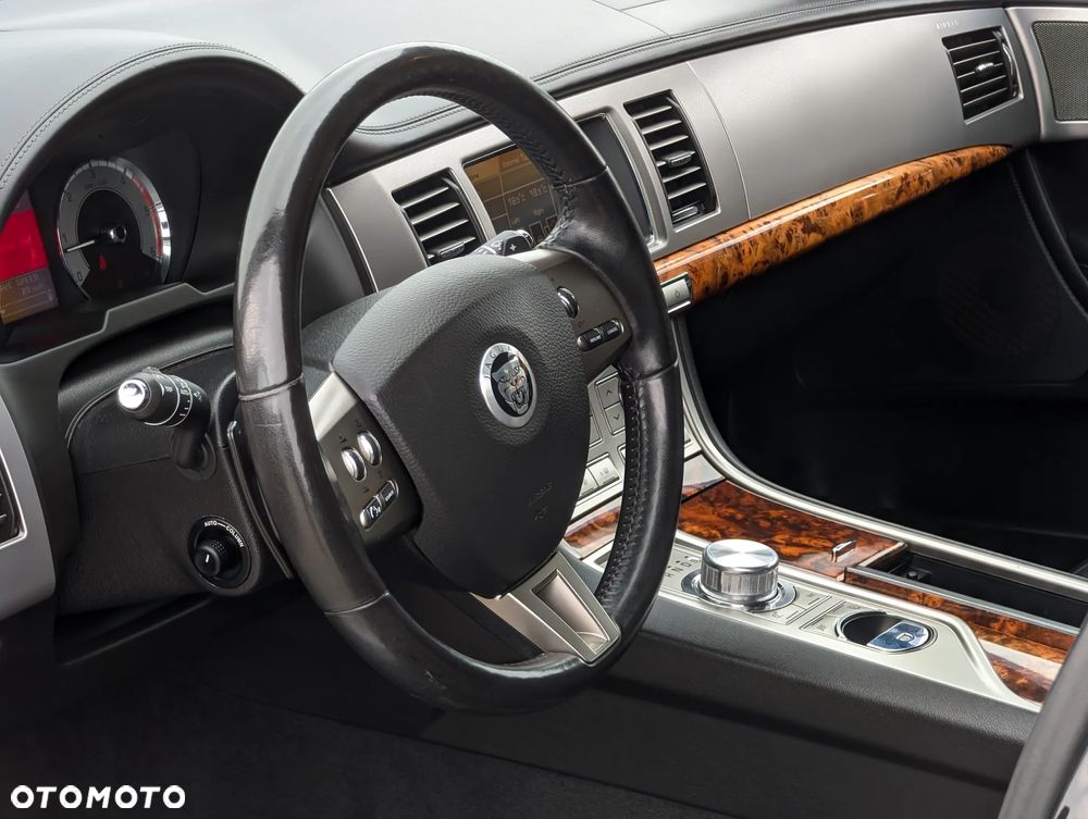 Jaguar XF 3.0 V6 S Luxury - 25