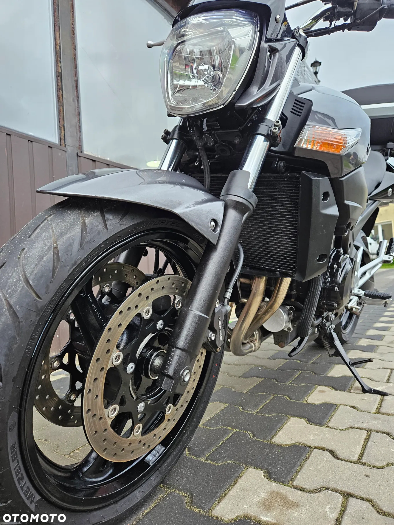 Suzuki GSR - 12
