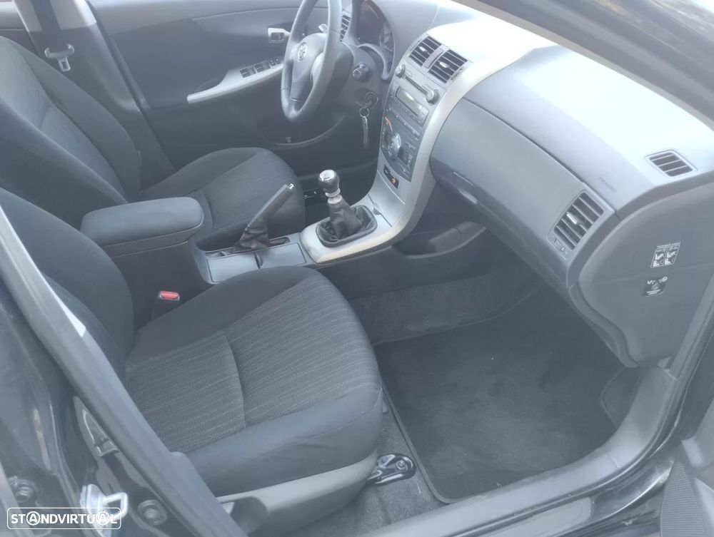 Toyota Corolla 1.4 D-4D Exclusive - 16