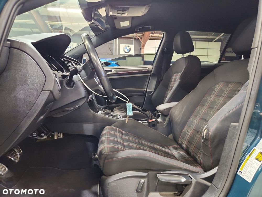 Volkswagen Golf - 7
