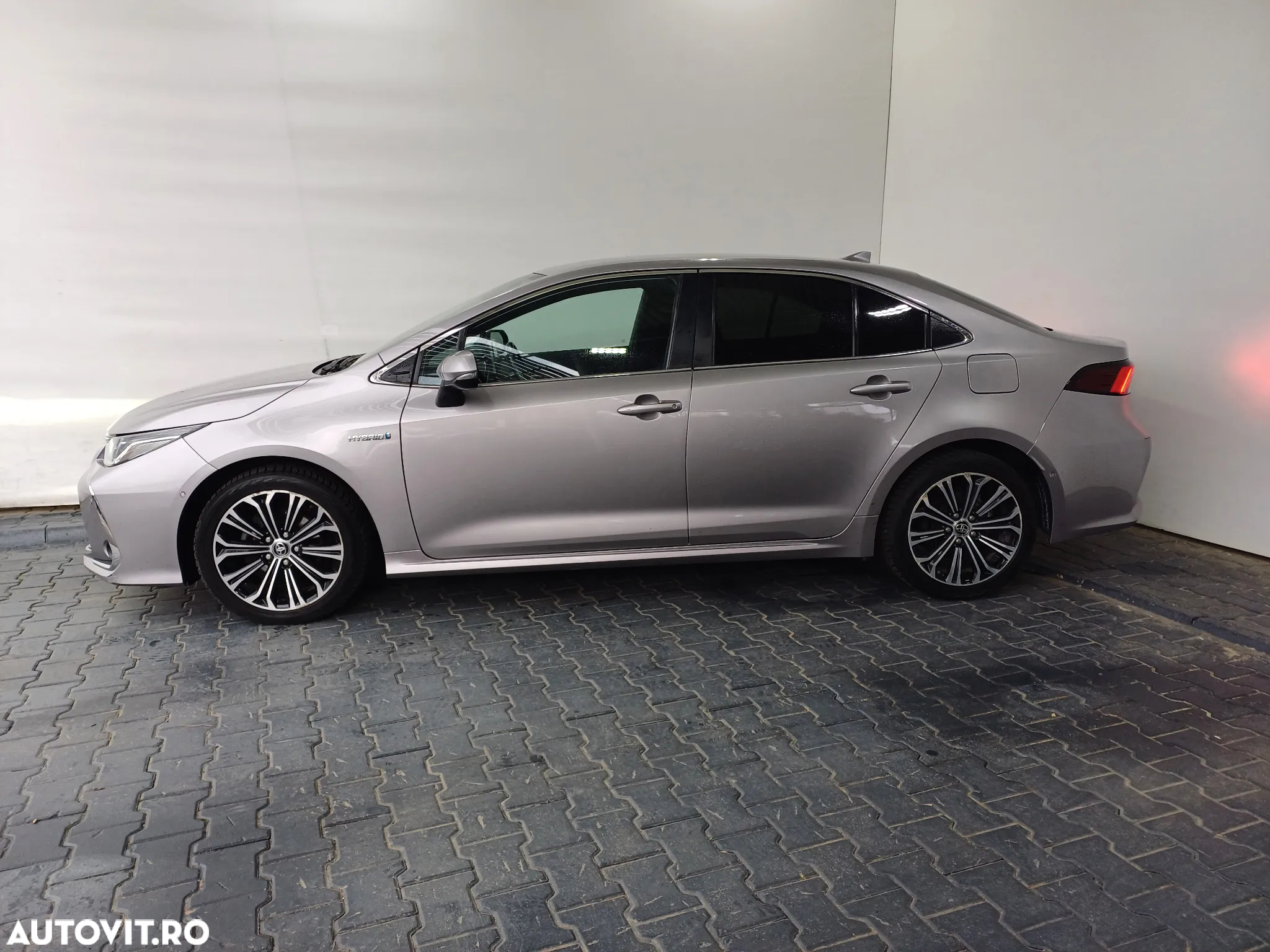 Toyota Corolla 1.8 HSD Exclusive interior Negru - 2